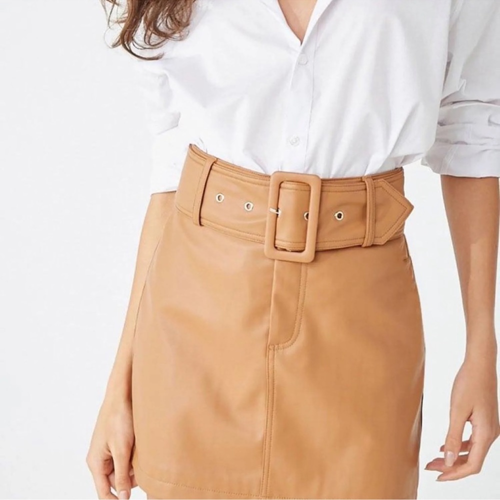 NWOT F21 Faux leather skirt size Medium